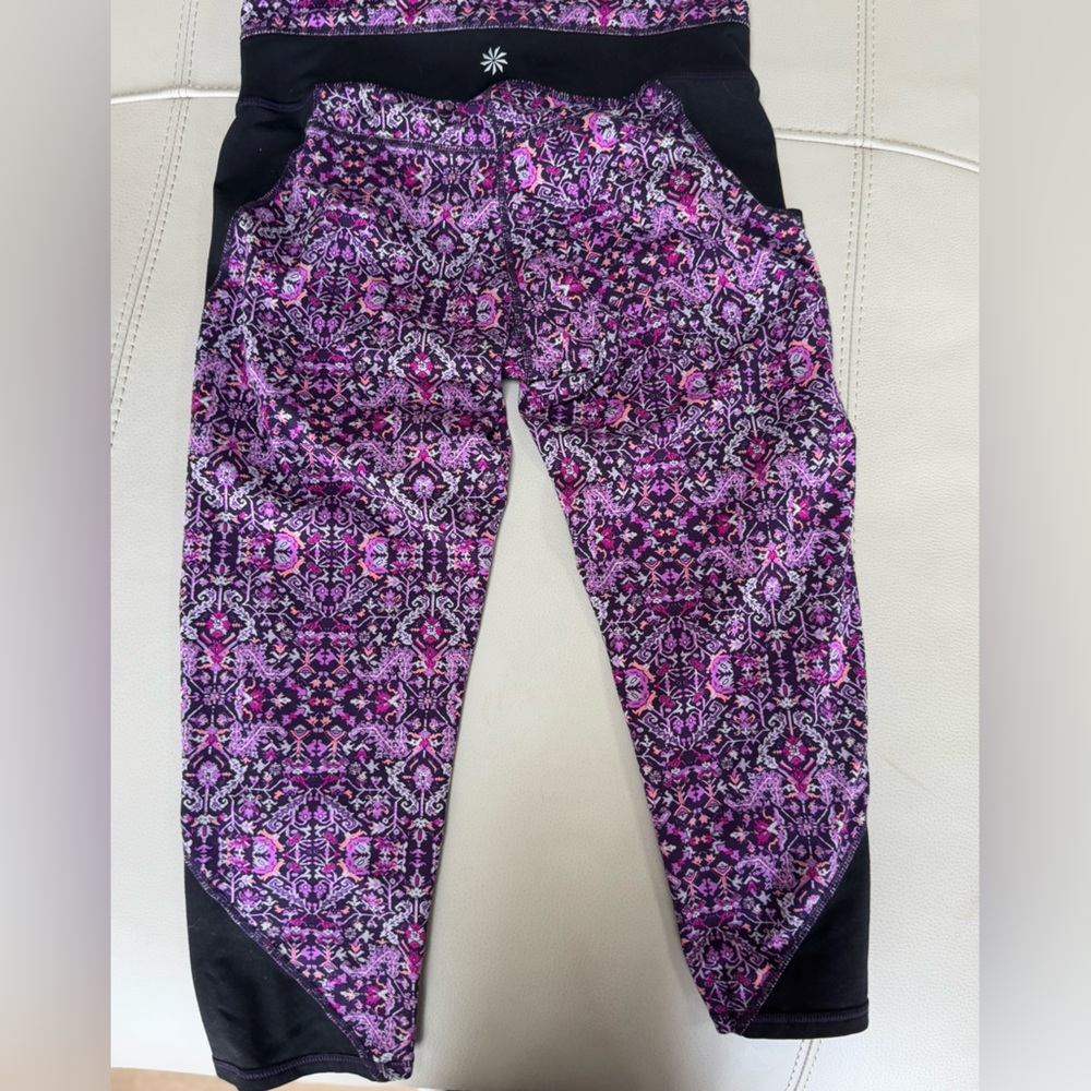 Athleta crop workout pants Medium